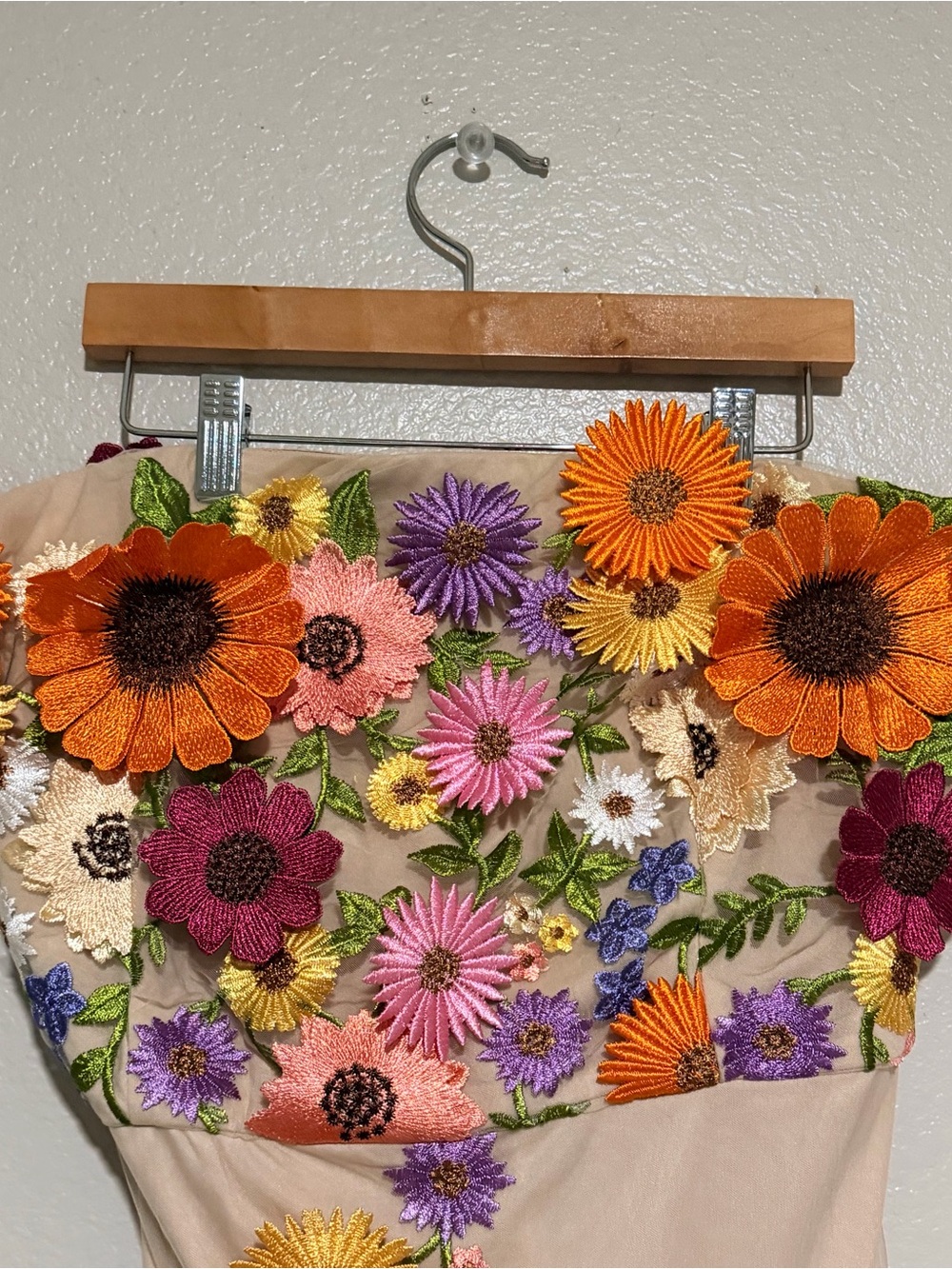 NWT SIZE LARGE VICI Fresh Bloom Strapless Floral
Applique Midi Dress - Picture 7 of 8